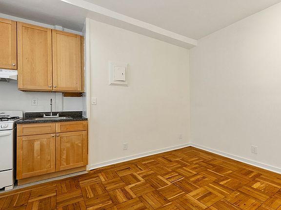 4th image of 245 W 75th St #1