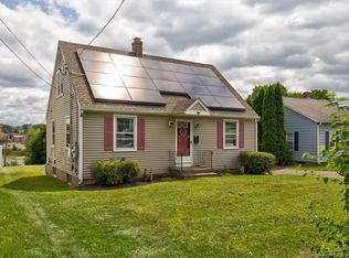 76 Lakeside Ave, Middletown, CT 06457