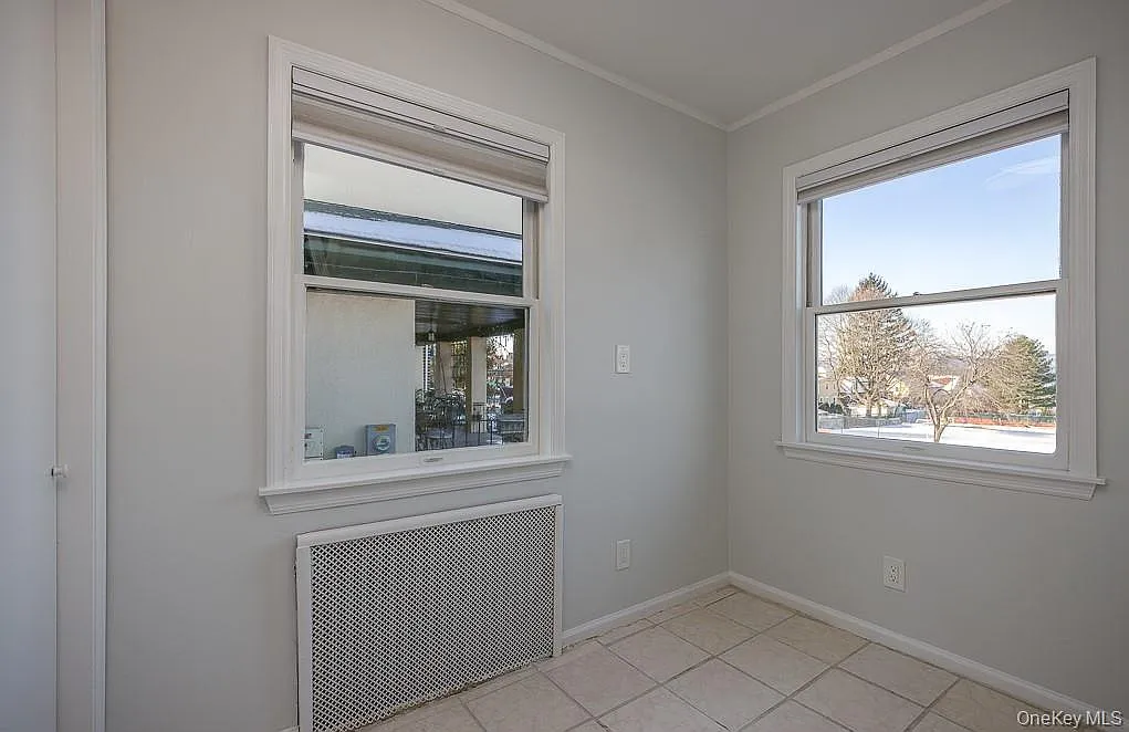 3 bed, 1.0 bath, 1425 sqft, $4,395 — Photo 3