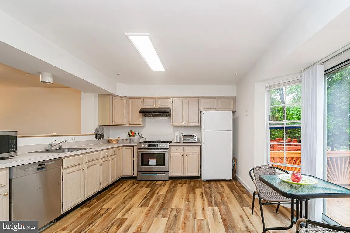 Building Photo - 6235 Deep River Cyn