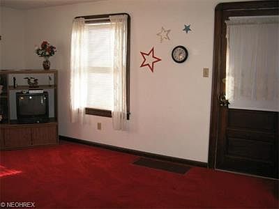 4th image of 1042 Park Ave