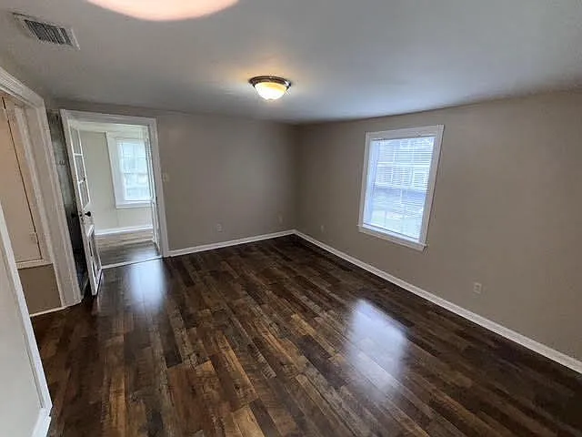 1 bed, 1.0 bath, $925 — Photo 2