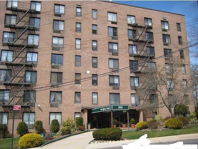 1st image of 850 Howard Ave APT 3B