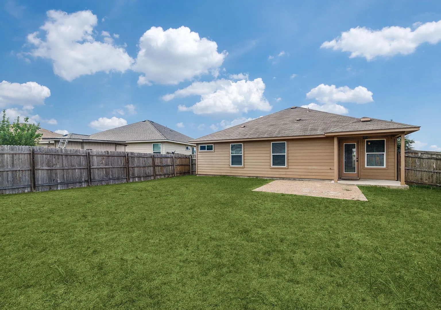 3 Br /2 Ba - 1354 Sf Home In San Marcos - Updated Vinyl Floors! — Photo 2