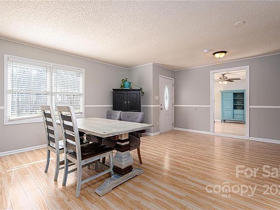 3rd image of 1411 Hickory Nut Ln