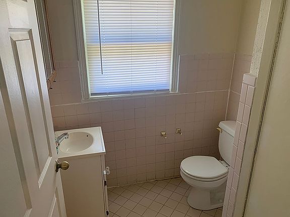 11th image of 214 Alabama St