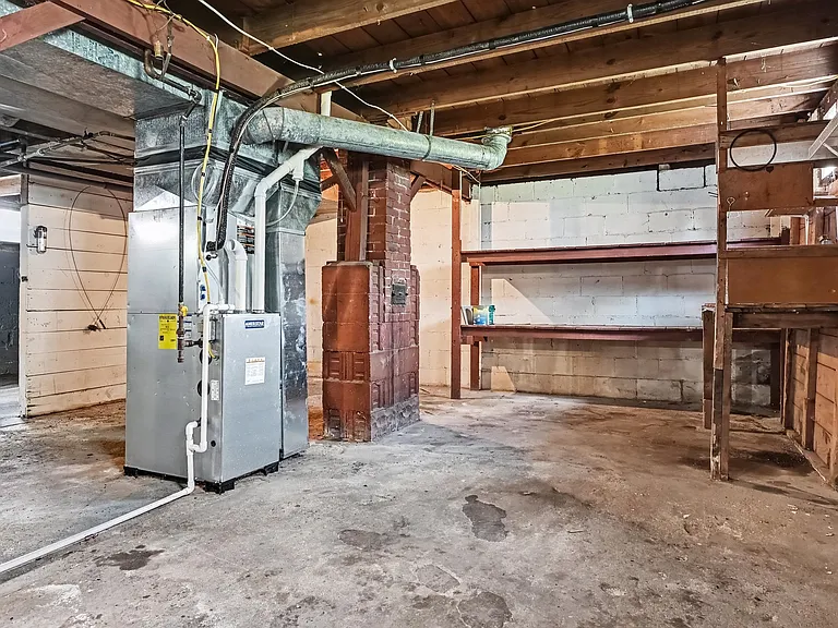 919 E Market St — Photo 25