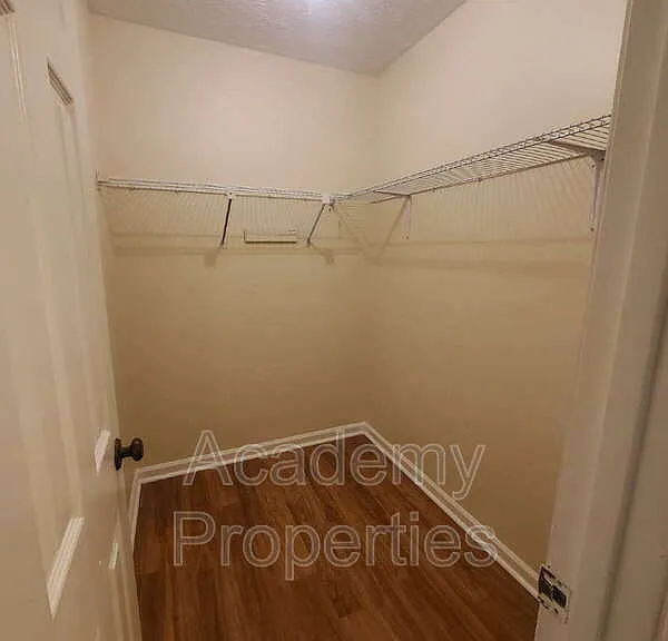 200 Sheraton Ct — Photo 11