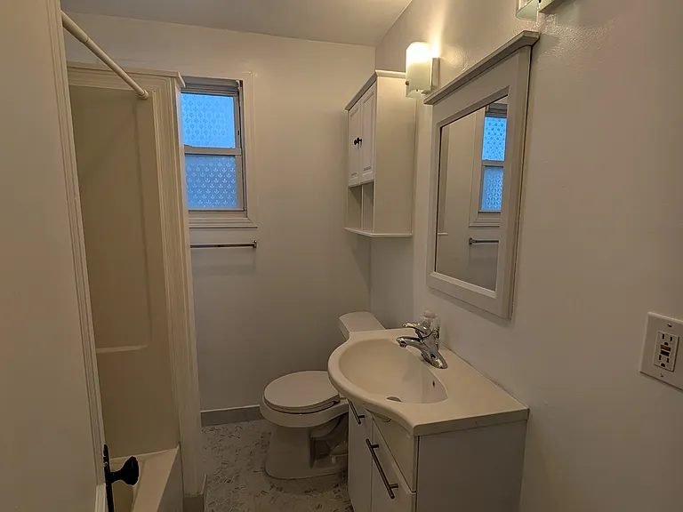 243 W Webster St — Photo 6