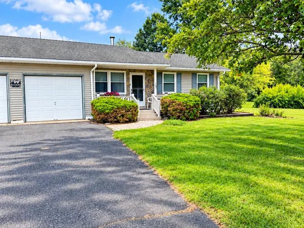 32 Arneytwn Hornerstwn Rd, Cream Ridge, NJ 08514
