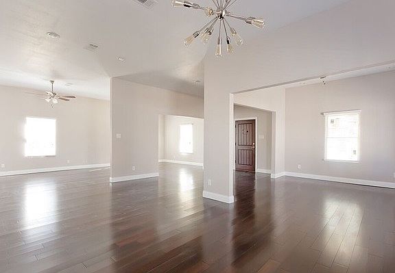 5th image of 317 Lamar St