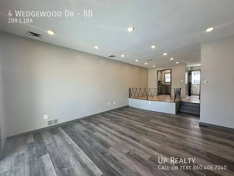 4 Wedgewood Dr #8B — Photo 2