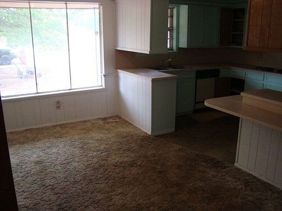 5th image of 803 N Denver Ave