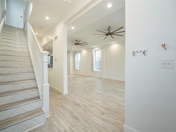 4th image of 3023 Bailey Ave