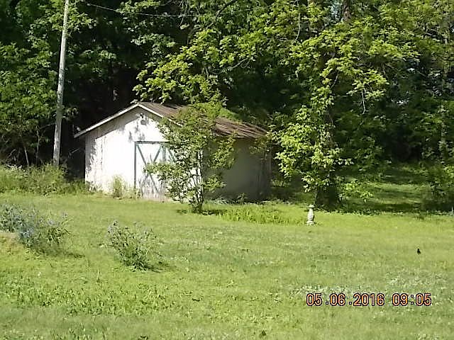 2nd image of 829 Park Ave