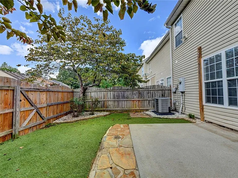 3067 Kentmere Dr — Photo 47