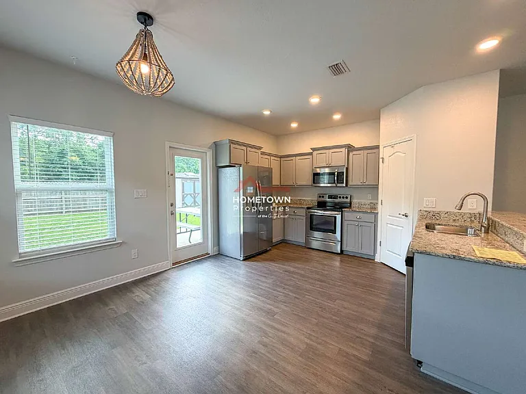 3613 Conley Dr — Photo 2