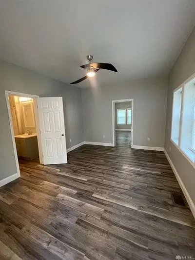 270 E Market St #6 — Photo 5