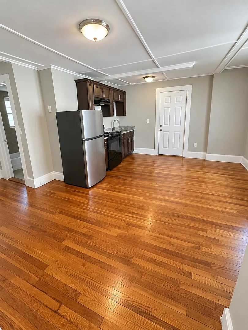 81 Broad St — Photo 4