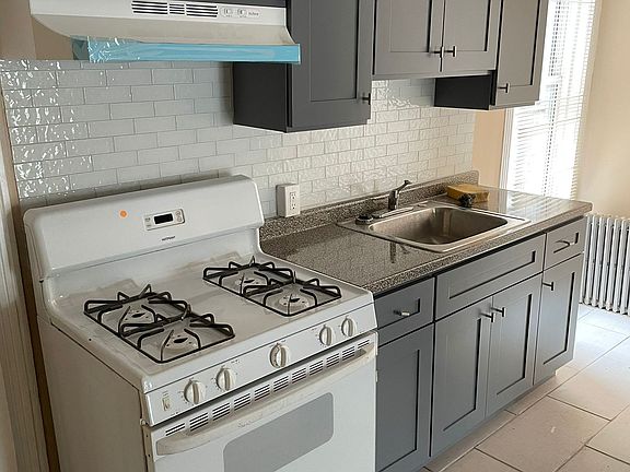 5th image of 1810 W Ruscomb St APT 1