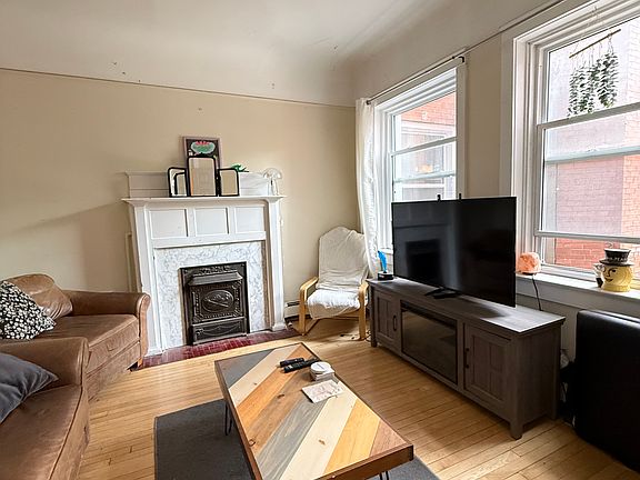 5th image of 345 Elgin St #A