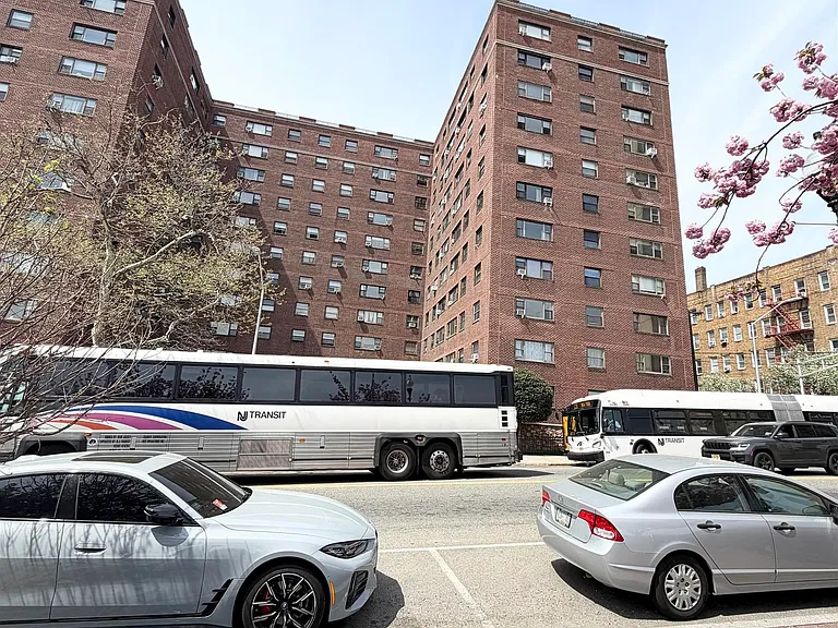 6515 Boulevard East #6R — Photo 2