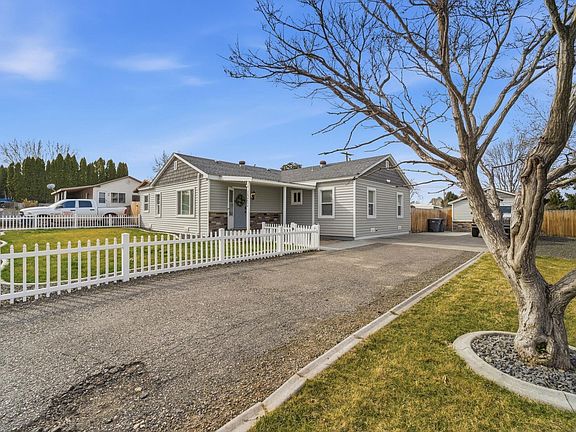 2nd image of 1262 N Perry Loop