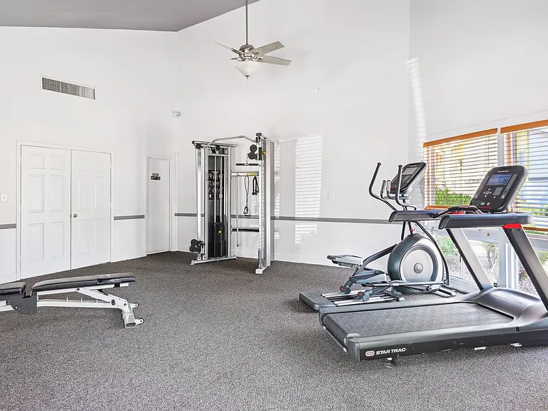 645 N Country Club Dr — Photo 16