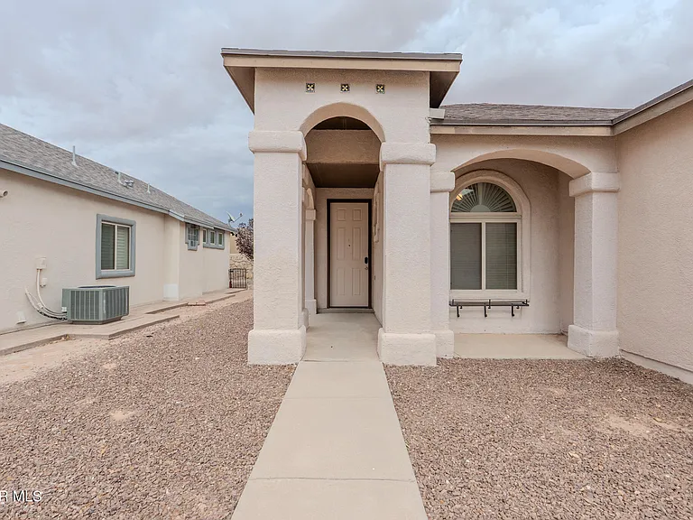 2232 Honour Point Pl — Photo 9