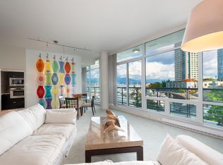 499 Broughton St #203, Vancouver, BC V6G 3K1