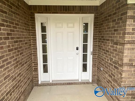 3rd image of 250 Chestnut Oak Cir