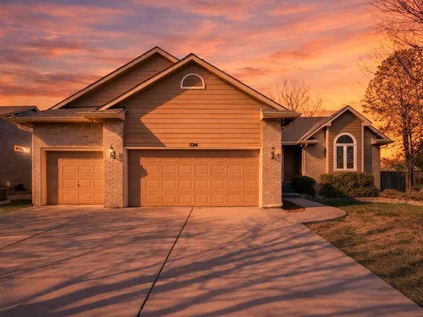 724 W Jamestown St, Andover, KS 67002