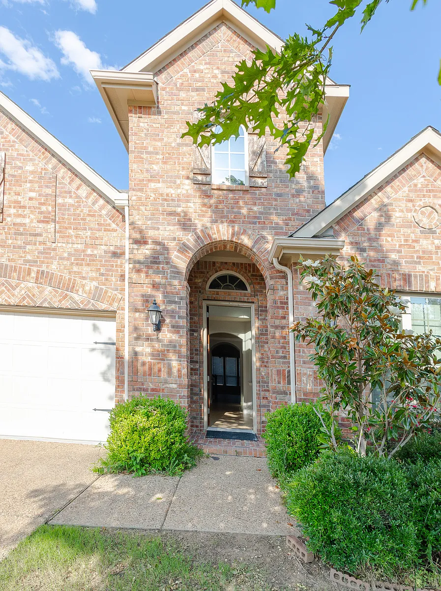 Building Photo - 700 Thetford Ln