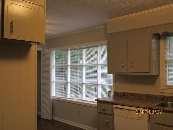 Kitchen & Breakfast area