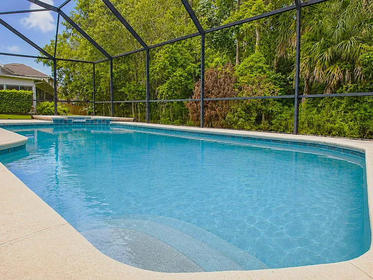 410 Sandringham Ct — Photo 2
