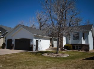 3422 Bay Shore Bnd SE, Mandan, ND 58554