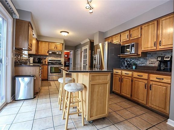 5th image of 53 Winter Hazel Ct