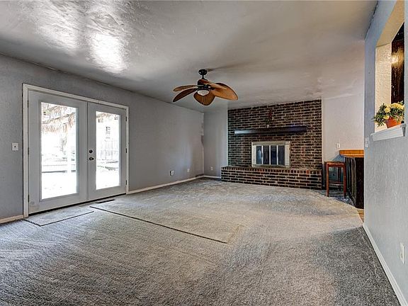 3rd image of 405 Greenwood Dr