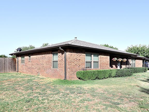 3rd image of 251 Alicia St