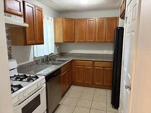 3rd image of 13 Linda Ln