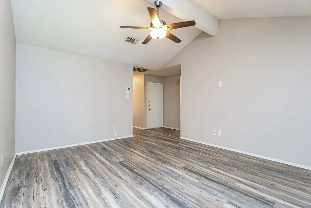 4 bed, 2.0 bath, 2198 sqft, $2,005 — Photo 4