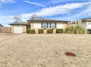 117 NE 9th St, Moore, OK 73160