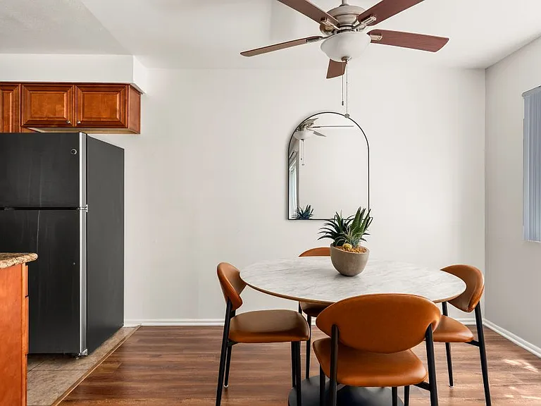 Lombardi Apartments — Photo 5