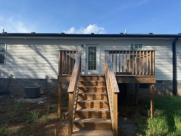 501 Livy Ln — Photo 10