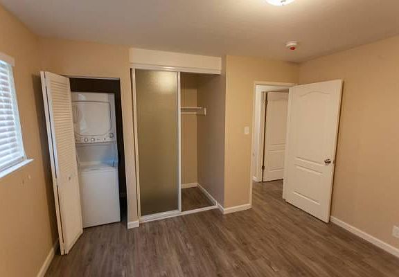 4th image of 510 Castro St APT E