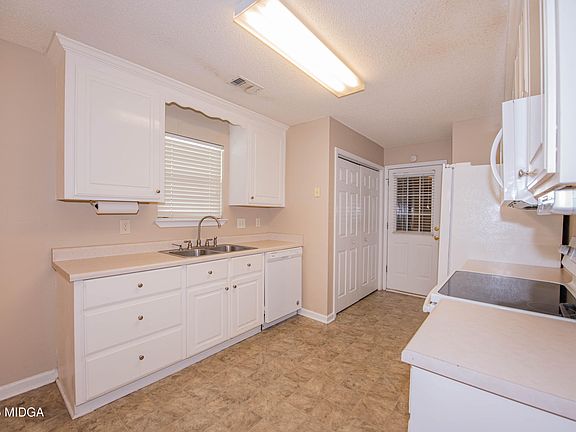 5th image of 107 Dorothy Ct