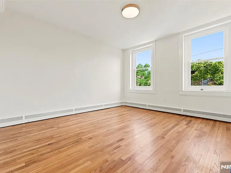 85 Union St — Photo 12