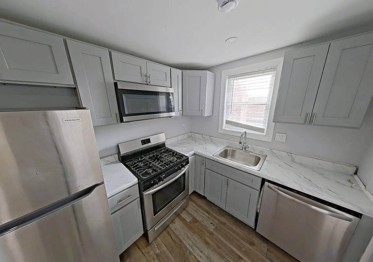 610 E 9th St — Photo 3