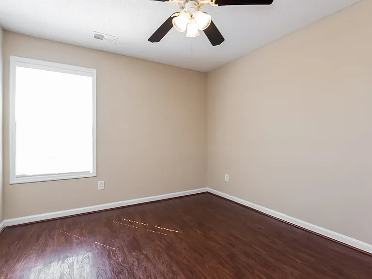212 Greystone Cir — Photo 10
