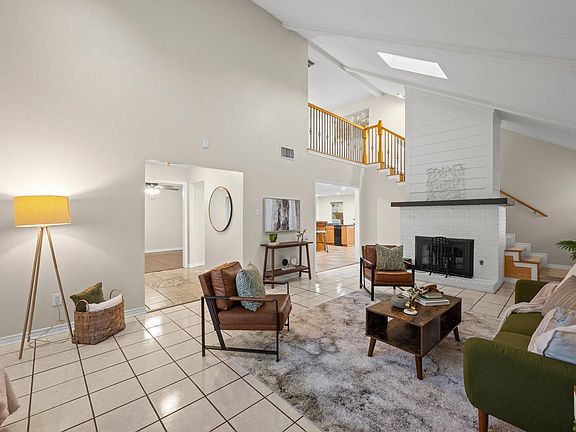 4th image of 1904 Oakridge Dr